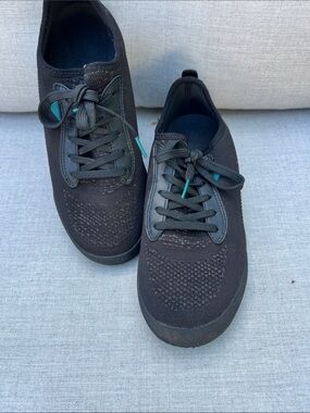 VESSI Waterproof Black Lace-Up Sneakers with Teal Accent M7 or W8